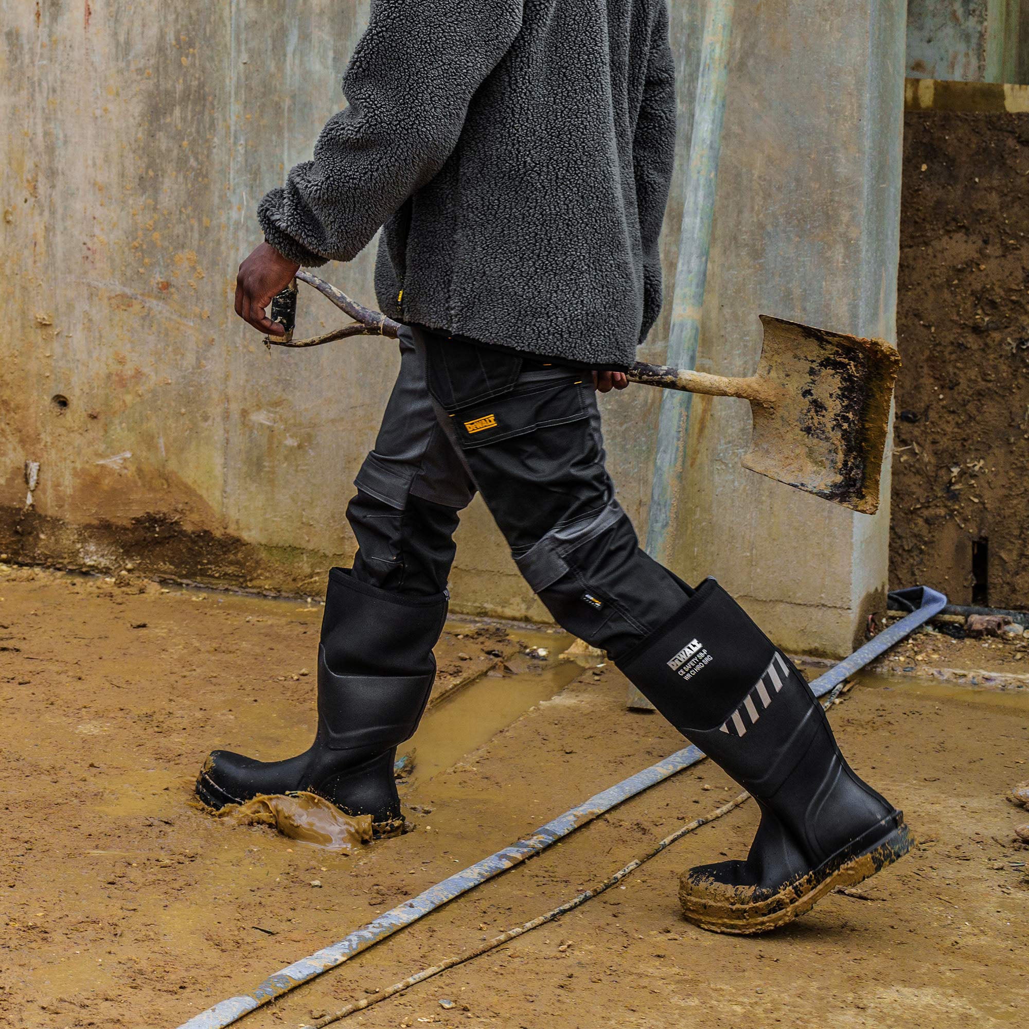 Square toe store rain boots